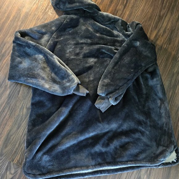 KRIFEY Gray Crushed Velvet & Fleece Blanket Hoodie NWOT ONE SIZE - Picture 2 of 6